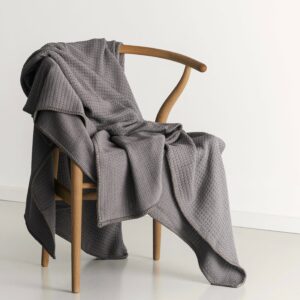 Cradle Studio Feinstrick Decke in chestnut grey