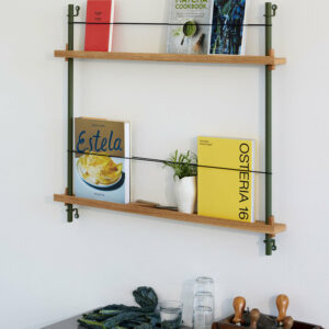 Moebe Magazine Shelving in piniengrüner Eiche - Stilvolle Aufbewahrungslösung für Ihre Zeitschriften